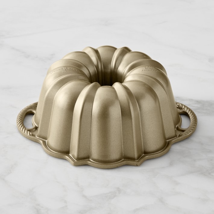 Nordic
Ware
Small	Bundt®
Cake
Pan